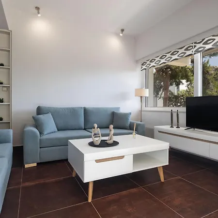 Apartment Relux Sea View 2 Bedroom By Blupine *